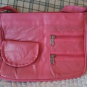 2 bags one is coral. One black.           n. blabo